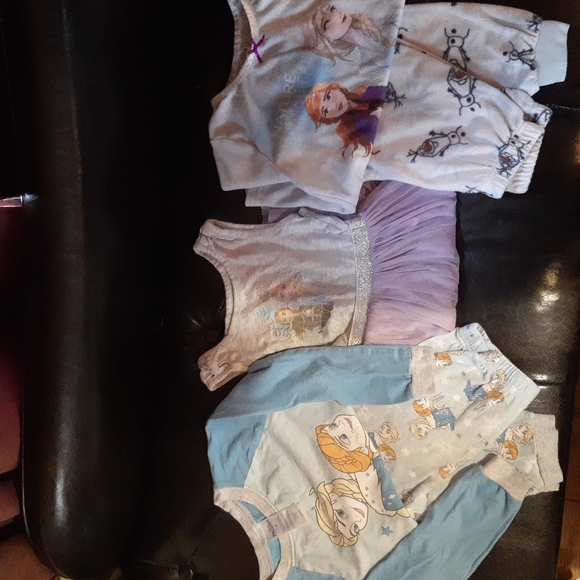 Frozen Girls size 4 bundle dress & pajamas lot